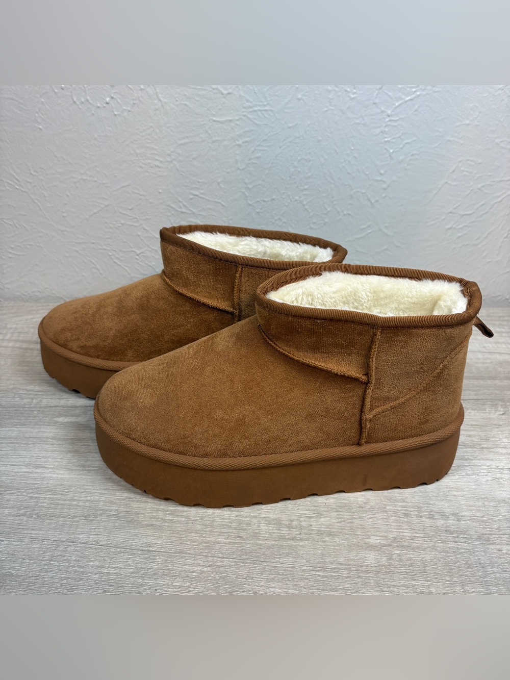 Olivia & Kate Low Slung Faux Fur Lined Cozy Platform Ankle Boots Size 9.5